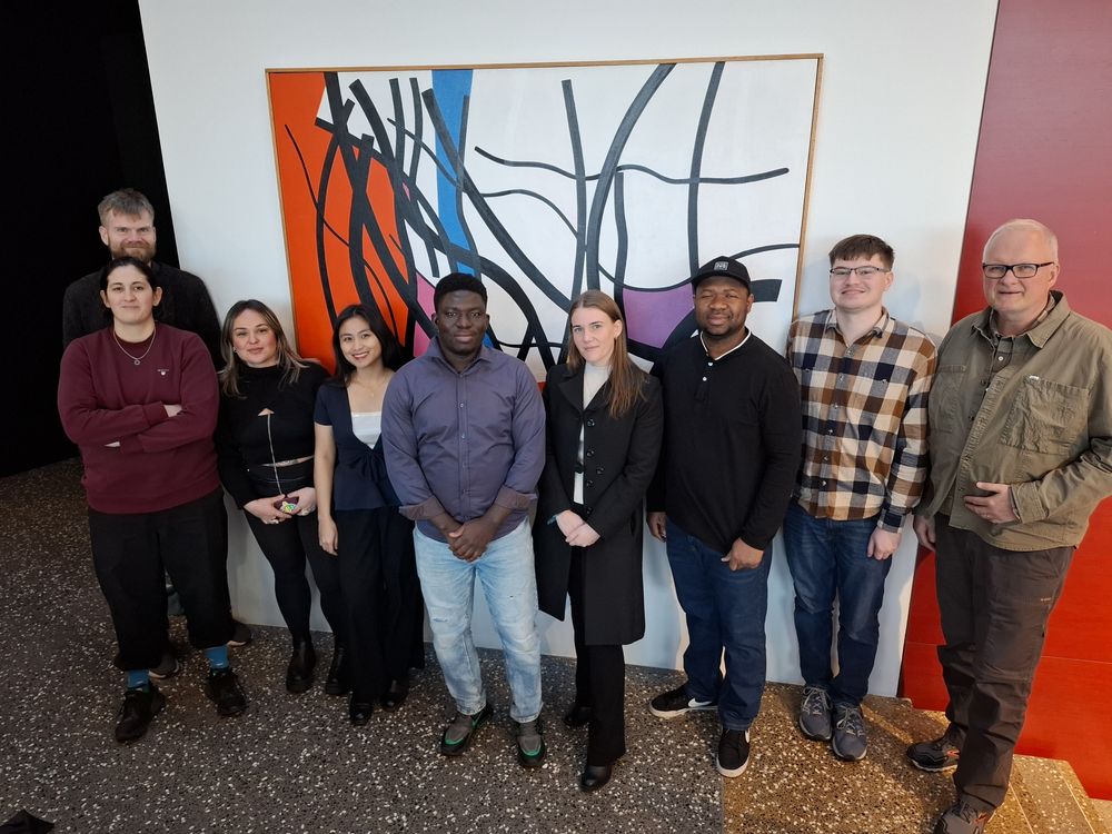 Nemendur í kjarnanámskeiði námsins sem eru 10 einingar og nefnist Sjálfbær landbúnaður og byggðaþróun ásamt tveimur af kennurunum þeim Jóni Hjalta frá LBHÍ og Jóni Geir frá HÍ.