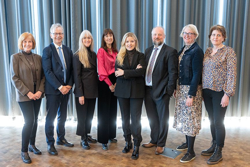 Háskóla-, iðnaðar- og nýsköpunarráðherra ásamt fulltrúum háskólanna